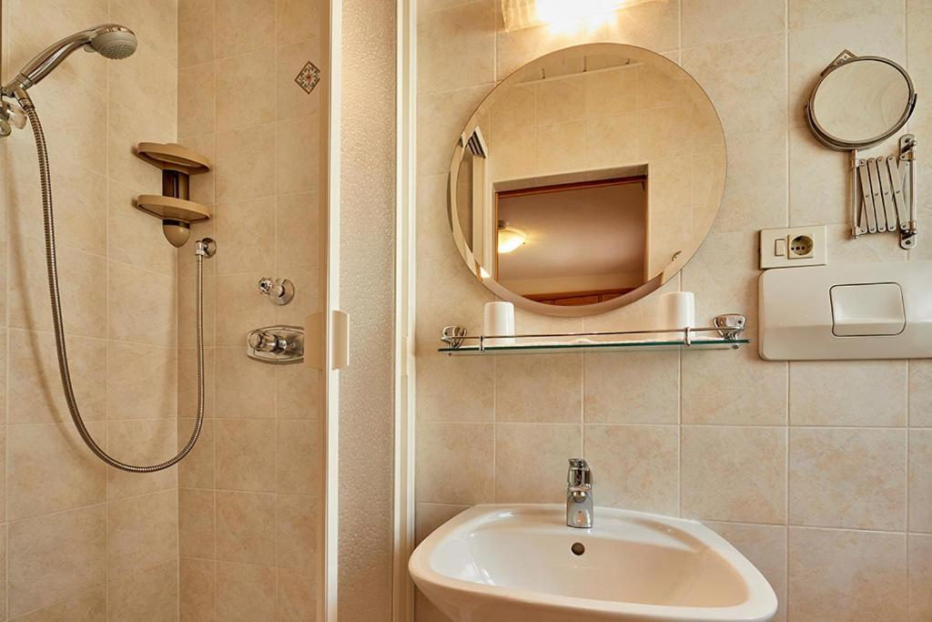 Garni Reutlingen Hotel Колфоско Екстериор снимка